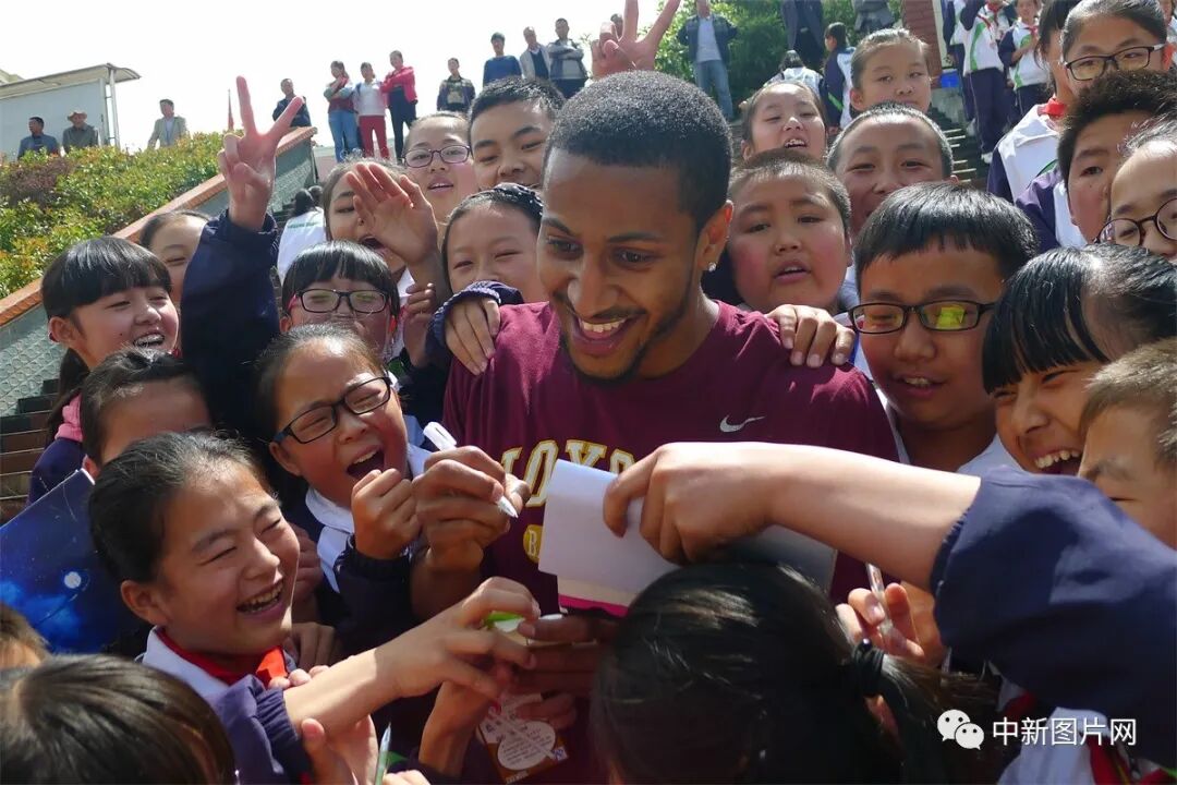 -包含格雷夫斯瓦普队员积极备战，为比赛加油助威的词条